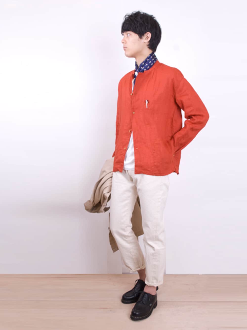 「蛍光カラー、 ホワイトデニム、 リネン」｜「STILL BY HANDのリネンシャツブルゾン（シャツ/ブラウス、ホワイト系）」を使った、second2さん（メンズ・182cm）の春コーディネートの1枚目の写真