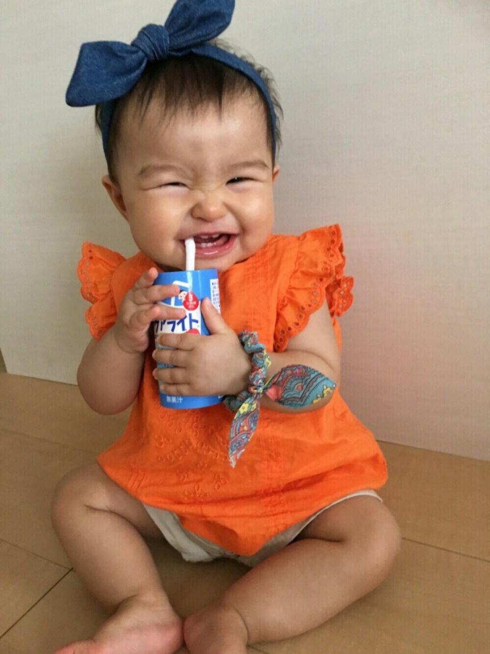 「女の子、9ヶ月、夏コーデ、ヘアバンド、ショートパンツ、オレンジ、０歳」｜「Handmadeのアイテム（ヘアバンド、ブルー系）」を使った、UTAさん（キッズ・60cm）の夏コーディネートの1枚目の写真