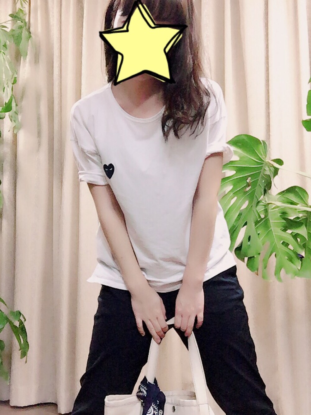 「休日スタイル、シンプルコーデ」｜「stradivariusのアイテム（Tシャツ/カットソー、ホワイト系）」を使った、eさん（レディース・164cm）の夏コーディネートの1枚目の写真