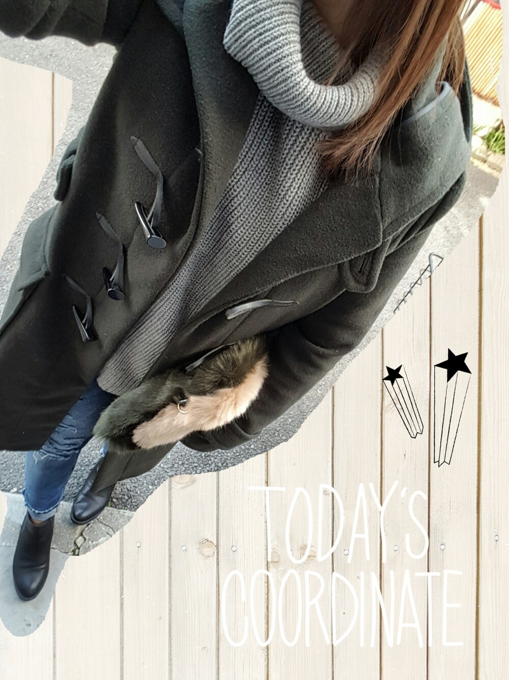 「JEANASiS、LOWRYS FARM、ZARA、冬コーデ、ロングダッフルコート、タートルニット、ファークラッチ、サイドゴアブーツ」｜「LOWRYS FARMの5ゲージアゼタートルプルオーバーロングスリーブ　708530（ニット/セーター、グレー系）」を使った、963さん（レディース・163cm）の冬コーディネートの1枚目の写真