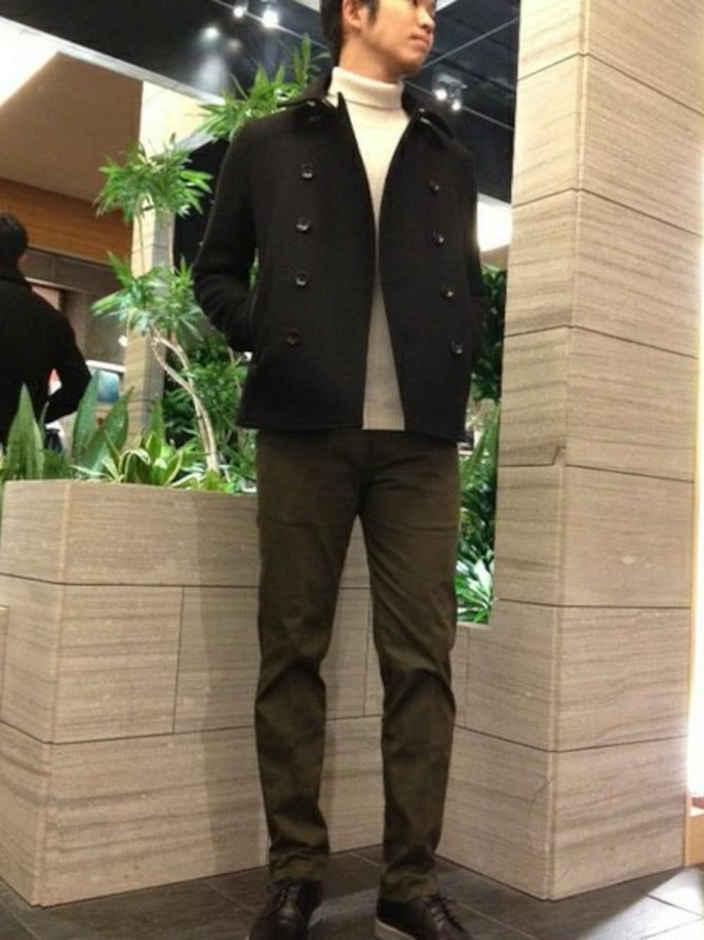 「ABAHOUSEのMELTON Pコート（ピーコート、ブラック系）」を使った、ABAHOUSE LASTWORD garden 有楽町マルイ店さん（メンズ・180cm）の秋コーディネートの1枚目の写真
