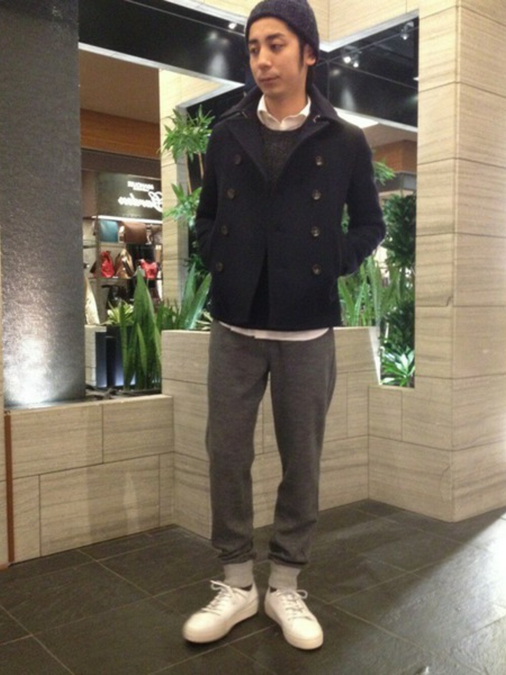 「ABAHOUSEのMELTON Pコート（ピーコート、ブルー系）」を使った、ABAHOUSE LASTWORD garden 有楽町マルイ店さん（メンズ・180cm）の秋コーディネートの1枚目の写真