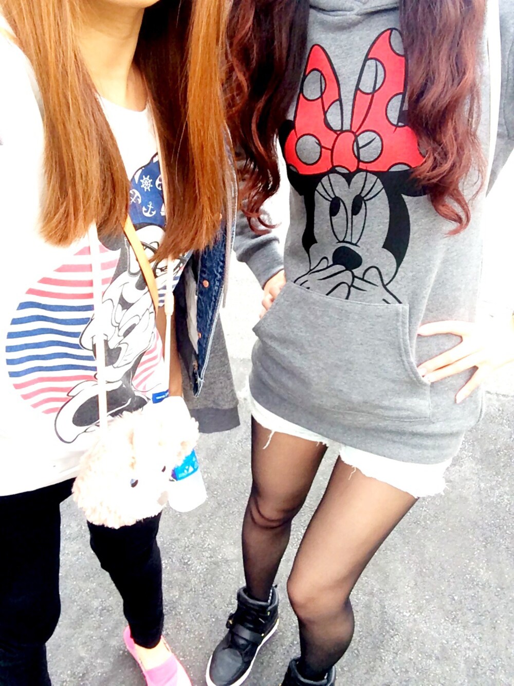 「disney、disneysea、ディズニー、ディズニーコーデ、ディズニーシー、ミニー、ミニーちゃん」｜「FOREVER 21のアイテム（パーカー、グレー系）」を使った、MANNAさん（レディース・167cm）の冬コーディネートの1枚目の写真