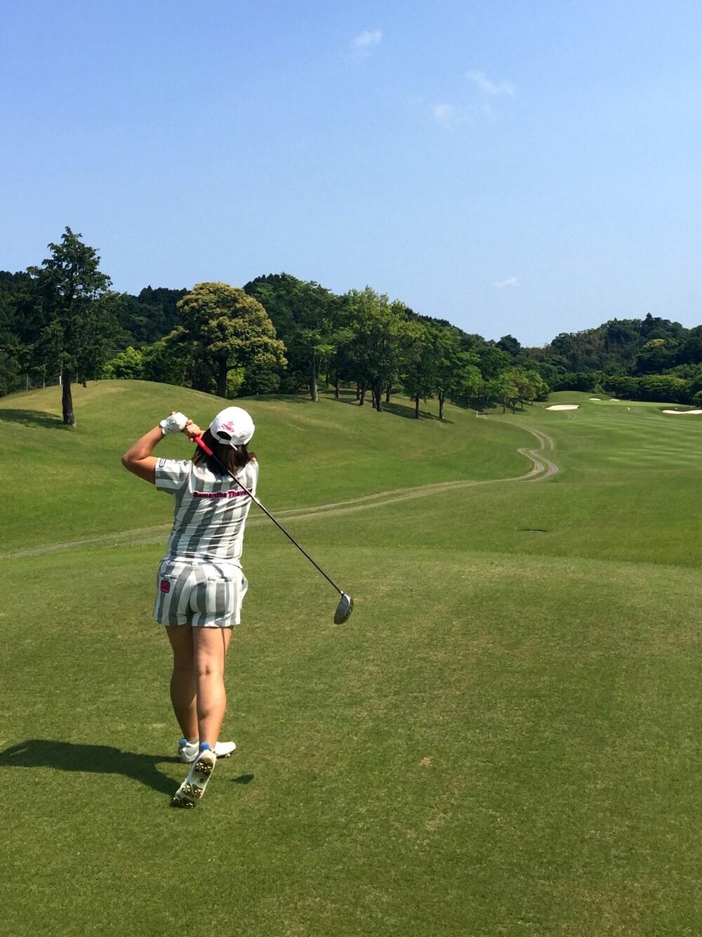 「ゴルフ、GOLF、ゴルフウェア」｜「U25 Samantha Thavasaのアイテム（キャップ、ホワイト系）」を使った、Megmixさん（レディース・153cm）の春コーディネートの1枚目の写真