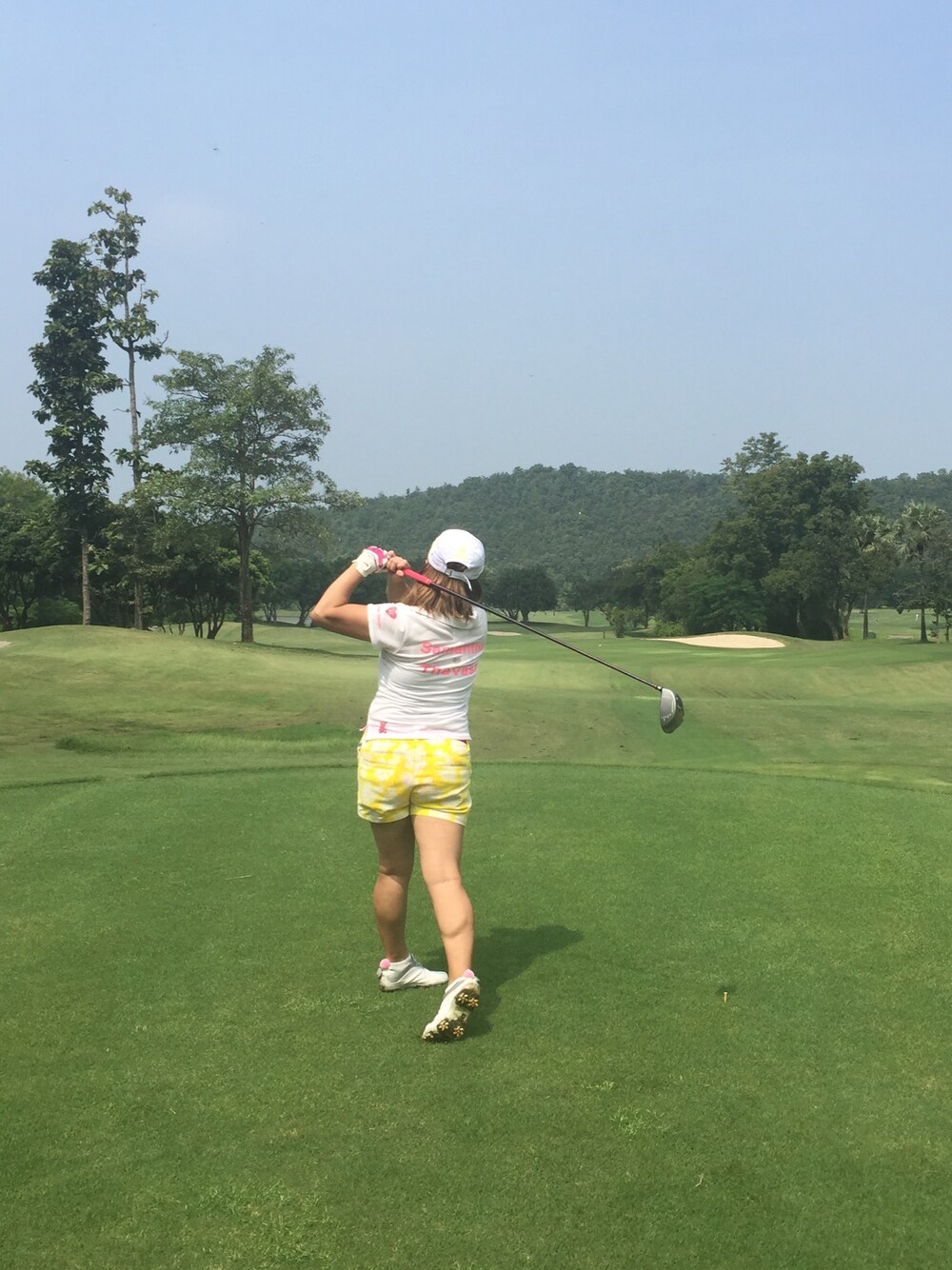 「GOLF、ゴルフ」｜「U25 Samantha Thavasaのアイテム（キャップ、ホワイト系）」を使った、Megmixさん（レディース・153cm）の秋コーディネートの1枚目の写真