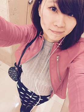 「2%のアイテム（ブルゾン、ピンク系）」を使った、陳彥榕さん（レディース・162cm）の冬コーディネート