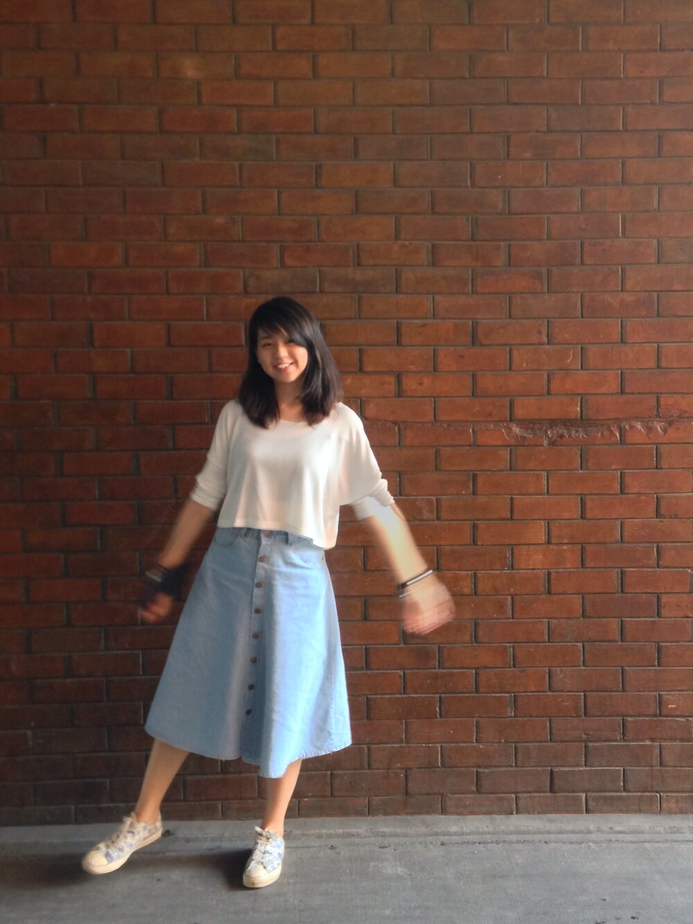 「denim、university、school、Bangkok」｜「FOREVER 21のアイテム（トップス、ホワイト系）」を使った、Paliさん（レディース・164cm）の秋コーディネートの1枚目の写真