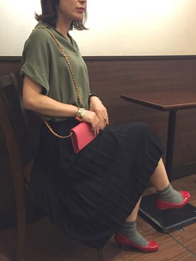 AKKIKさんの「Prada Saffiano Wallet on a Chain, Pink (Peonia)」を使ったコーディネート