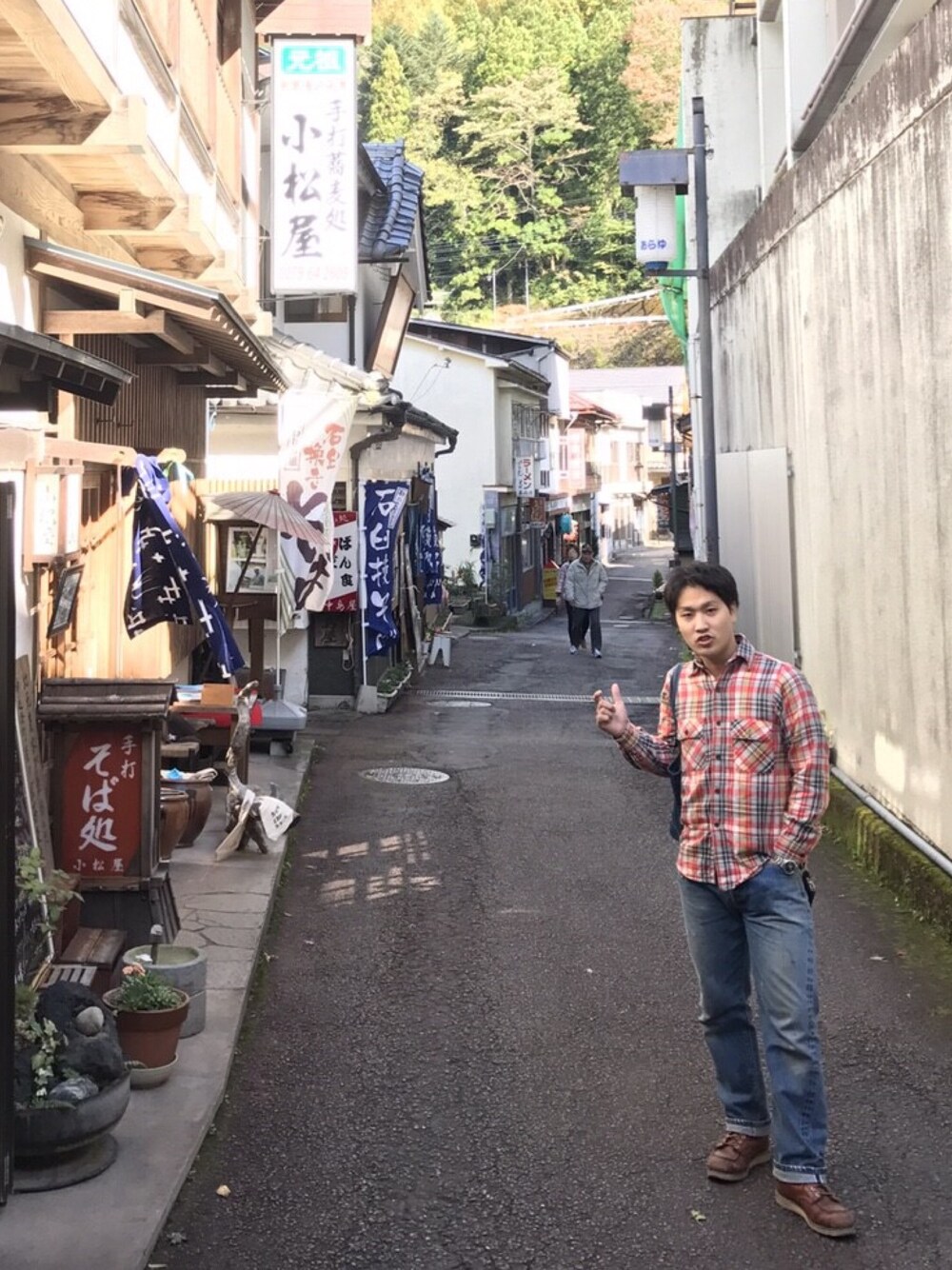 「シンプルコーデ、休日スタイル、ヴィンテージ、アメカジ、温泉、紅葉、デニム、大人カジュアル」｜「VINTAGEのアイテム（デニムパンツ、ブルー系）」を使った、YOUさん（メンズ・172cm）の秋コーディネートの1枚目の写真
