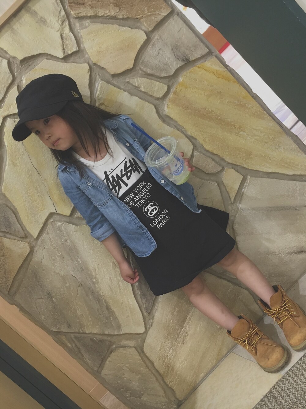 「kids、stussy、ニューエラ、ティンバーランド、ストリート、ワークキャップ、5歳、ワンピース、ダンス」｜「Timberlandのアイテム（ブーツ、ブラウン系）」を使った、maichiさん（キッズ・110cm）の夏コーディネートの1枚目の写真