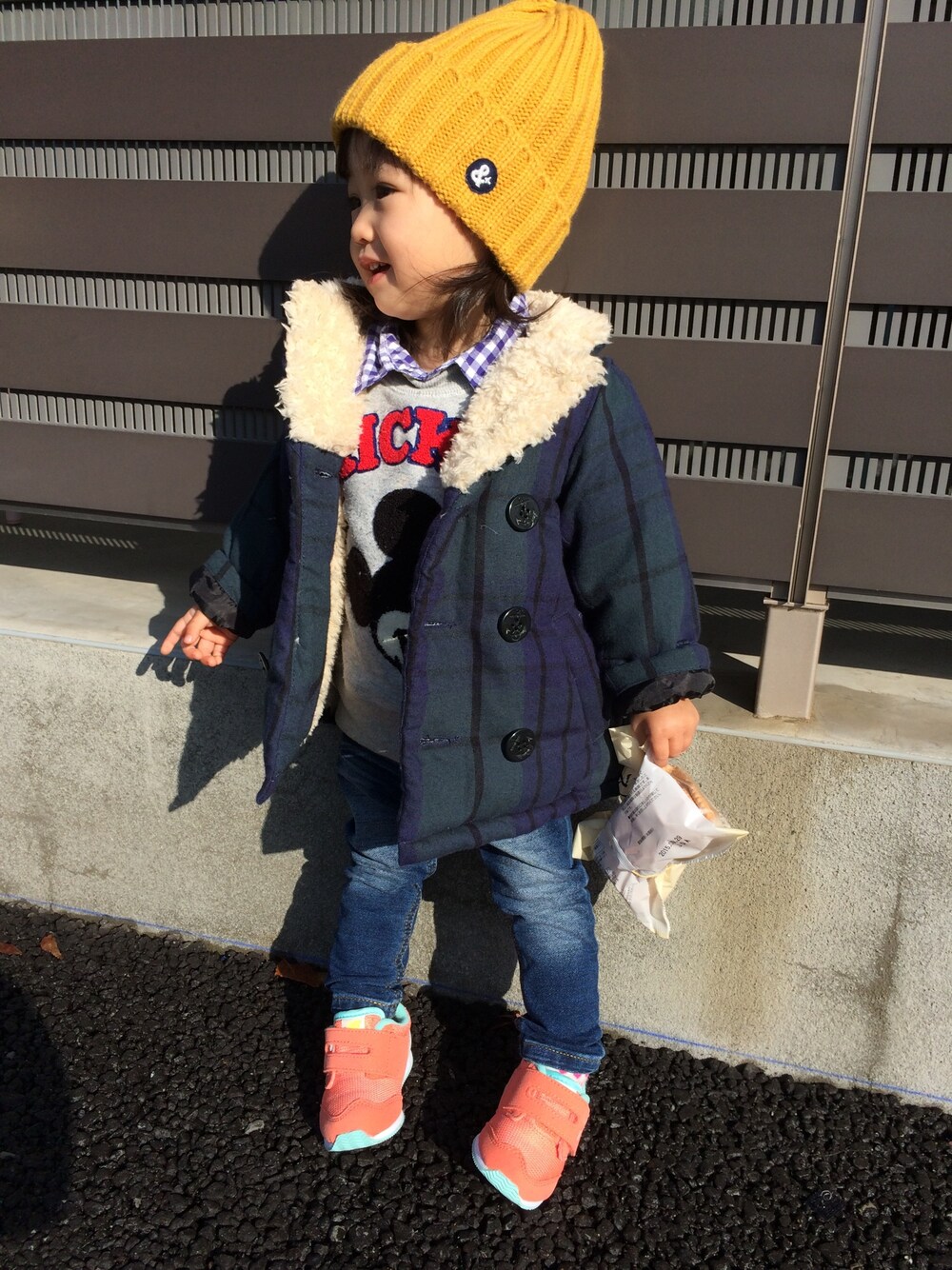 「ピーコート、ディズニー、ミッキー、kids、junk store」｜「BREEZEのアイテム（ピーコート、グリーン系）」を使った、airinmamaさん（キッズ・80cm）の秋コーディネートの1枚目の写真