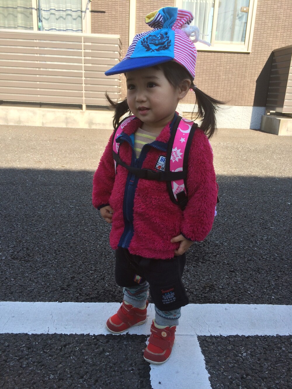 「2014年、ラストWEAR、リュック、ボア、kids、junk store、変な帽子、New Balance、ニューバランス」｜「赤ちゃん本舗のてっぺんしばってるデザイン！（キャップ、その他）」を使った、airinmamaさん（キッズ・80cm）の冬コーディネートの1枚目の写真