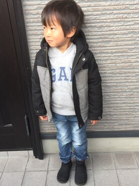 「GAP（ギャップ）のアイテム（トップス、グレー系）」を使った、おーさん（キッズ・100cm）の冬コーディネート