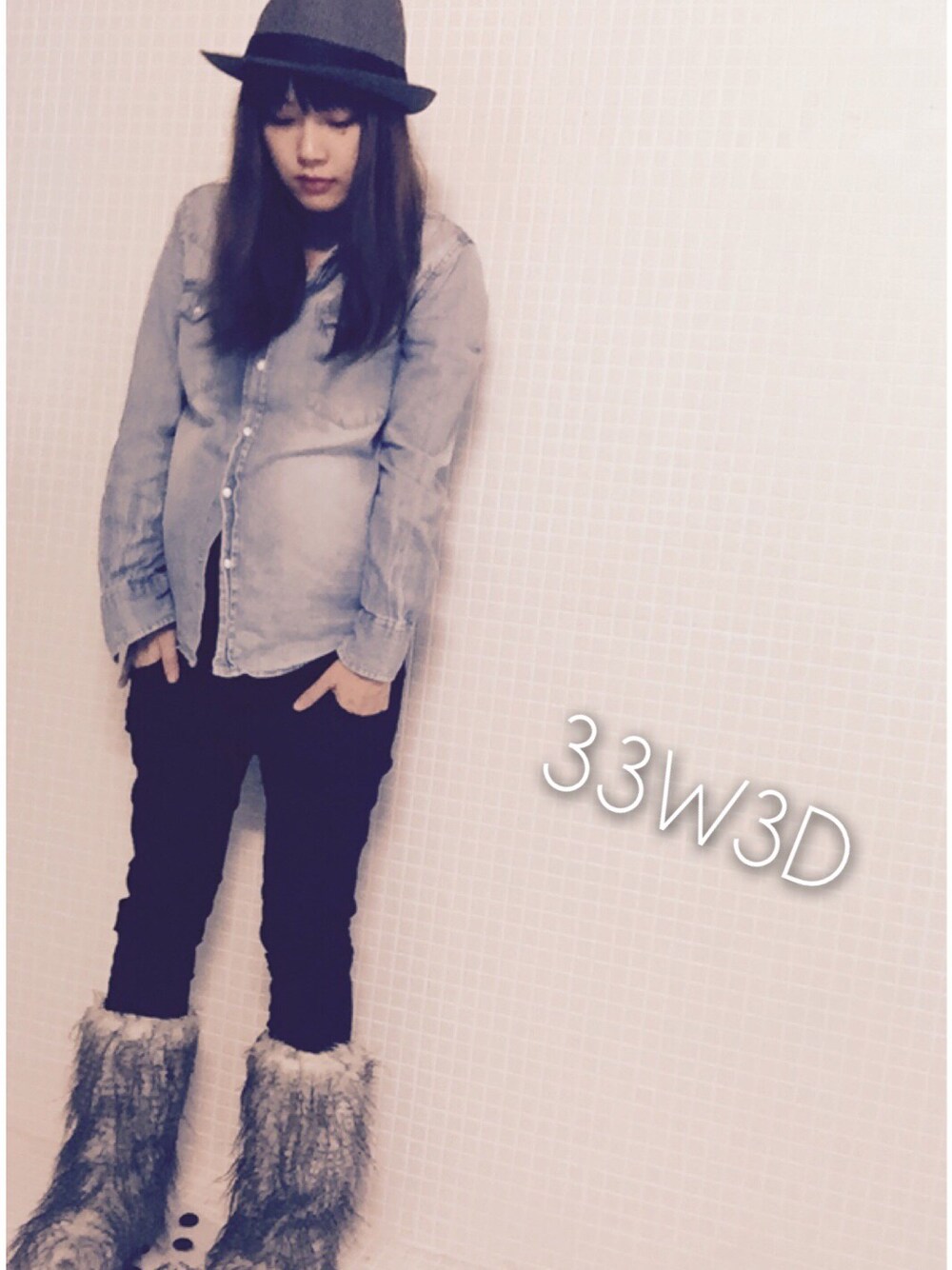 「マタニティ、マタニティー、デニムシャツ」｜「DRWCYSの何年も前に買った獣ブーツ（ブーツ、グレー系）」を使った、ricocoさん（レディース・161cm）の秋コーディネートの1枚目の写真