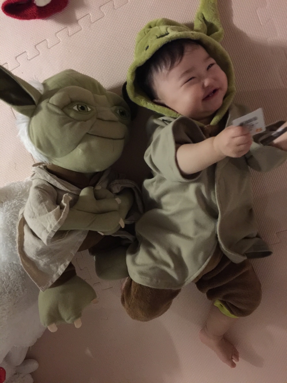 「STAR WARS、スターウォーズ、ヨーダ、あかちゃんコーデ、ロンパース」｜「ベビザラスのアイテム（オールインワン・サロペット、グリーン系）」を使った、ricocoさん（レディース・161cm）の冬コーディネートの1枚目の写真