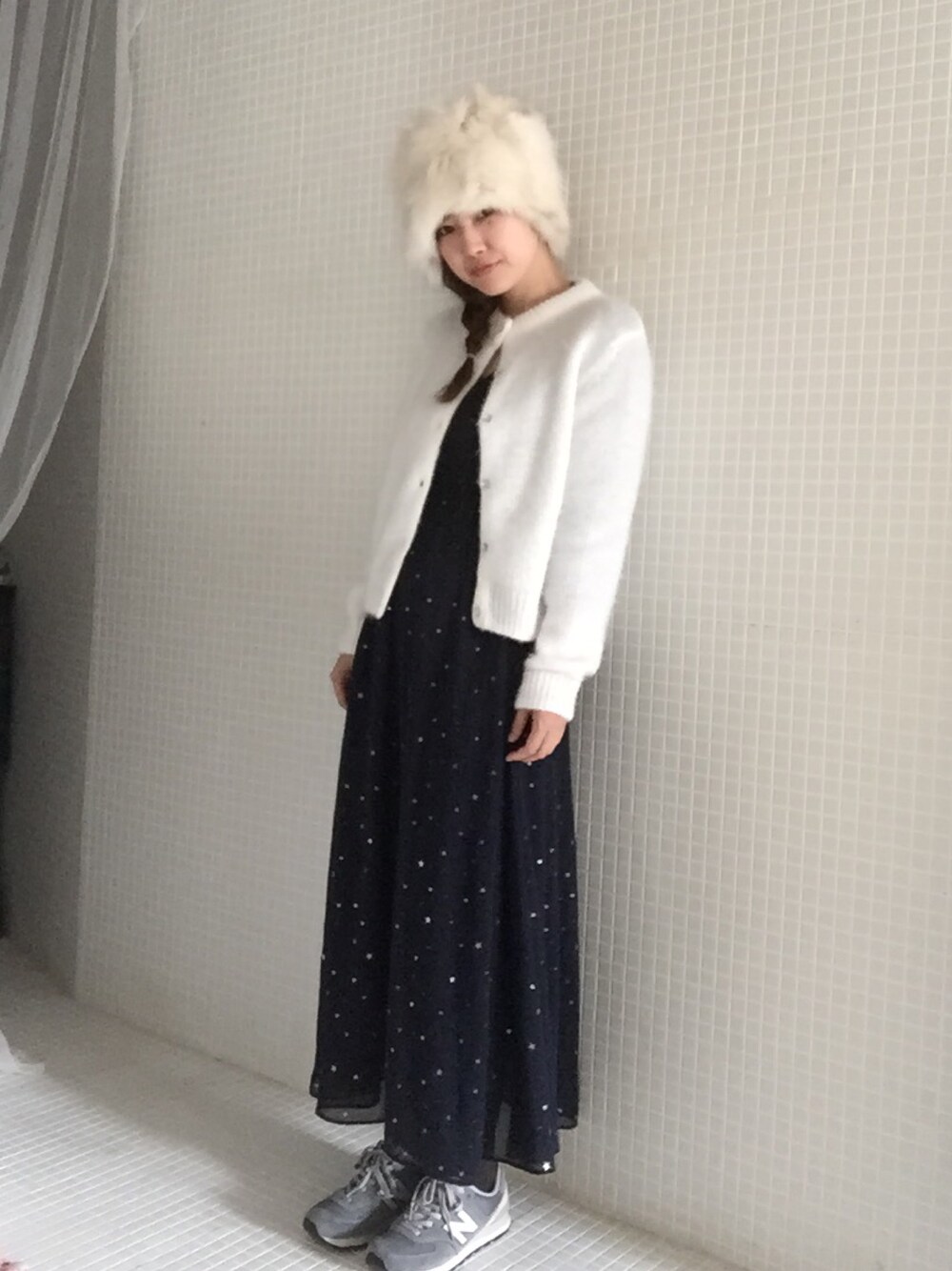 「ロシア帽、ファー帽子、カーディガン、マキシ丈ワンピース、New Balance、ROSE BUD、GU、ママコーデ、ママファッション、ママ」｜「GUのアイテム（カーディガン/ボレロ、ホワイト系）」を使った、ricocoさん（レディース・161cm）の冬コーディネートの1枚目の写真