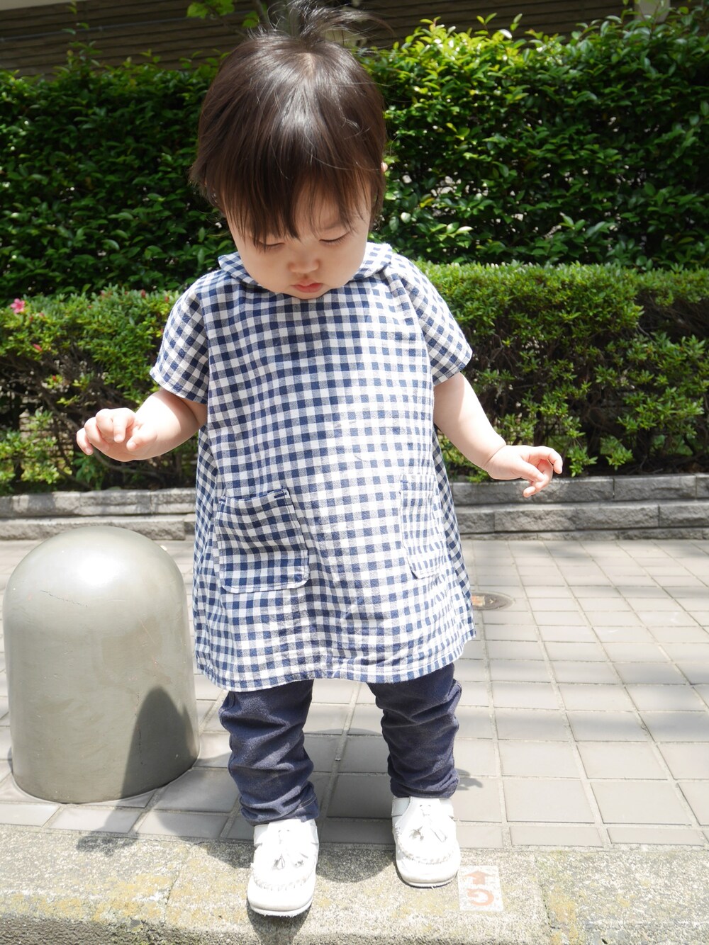 「女の子、1歳、カジュアルコーデ、チェックワンピース、チェック、ばぁばメイド」｜「Handmadeのアイテム（チュニック、ブルー系）」を使った、ricocoさん（キッズ・70cm）の春コーディネートの1枚目の写真