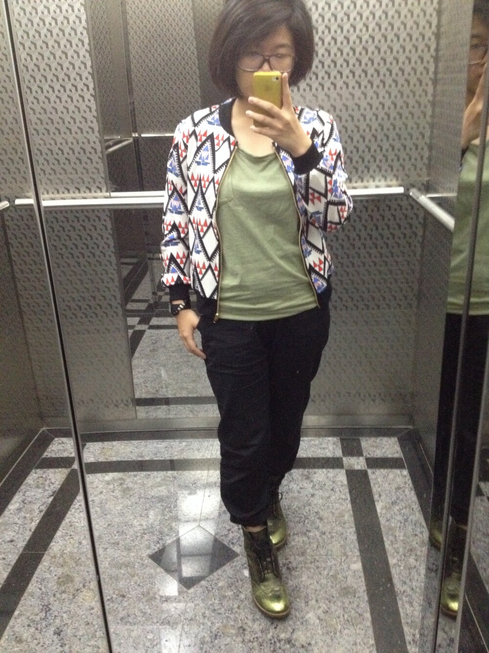 「green、colorful、black」｜「gのアイテム（ブーツ、グリーン系）」を使った、shuwenさん（レディース・156cm）の秋コーディネートの1枚目の写真