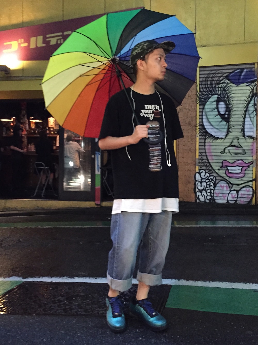 「雨の日コーデ、bbp、NIKE、Levi's、傘、ビッグシルエット、ナイキ、airforce1、HIPHOP、vintage」｜「BBPの“Dig It Your Way Tee”（Tシャツ/カットソー、ブラック系）」を使った、HWLNGINSTさん（メンズ・165cm）の夏コーディネートの1枚目の写真