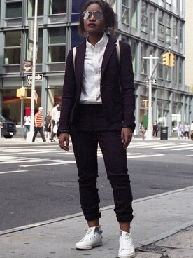 「アイテム（バックパック/リュック、シルバー系）」を使った、Bria Van Cootenさん（レディース・155cm）の秋コーディネート