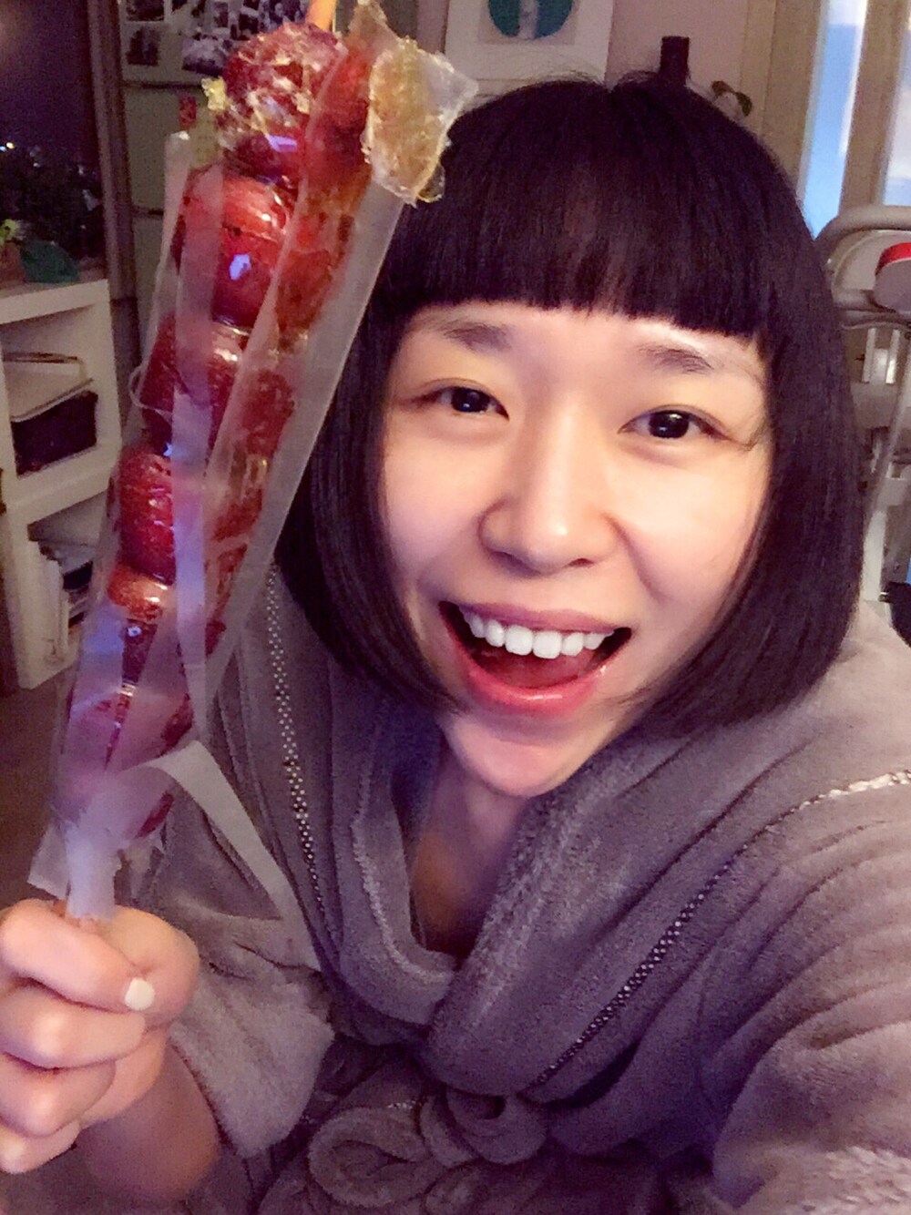 「HOME」｜「la senzaのアイテム（ルームウェア/パジャマ、ベージュ系）」を使った、weiさん（レディース・168cm）の冬コーディネートの1枚目の写真