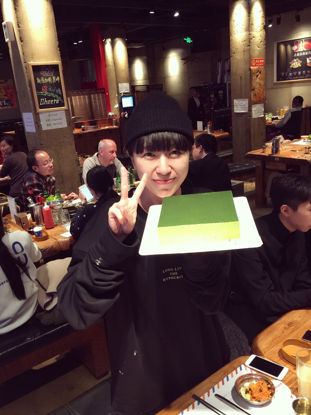 「birthday」｜「HYPOCRITEのアイテム（パーカー、ブラック系）」を使った、weiさん（レディース・168cm）の秋コーディネートの1枚目の写真