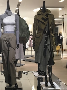「Alexander McQueen（アレキサンダーマックイーン）のアイテム（トレンチコート）」を使った、Y_25angさん（レディース・172cm）の秋コーディネート