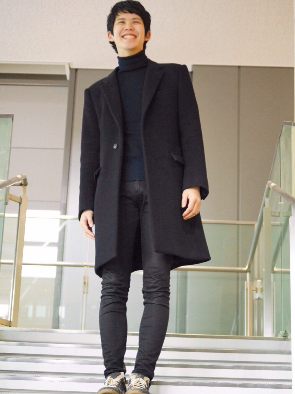「LITTLEBIGのチェスターフィールドコート（その他アウター、ブラック系）」を使った、よーすけさん（メンズ・181cm）の冬コーディネートの1枚目の写真