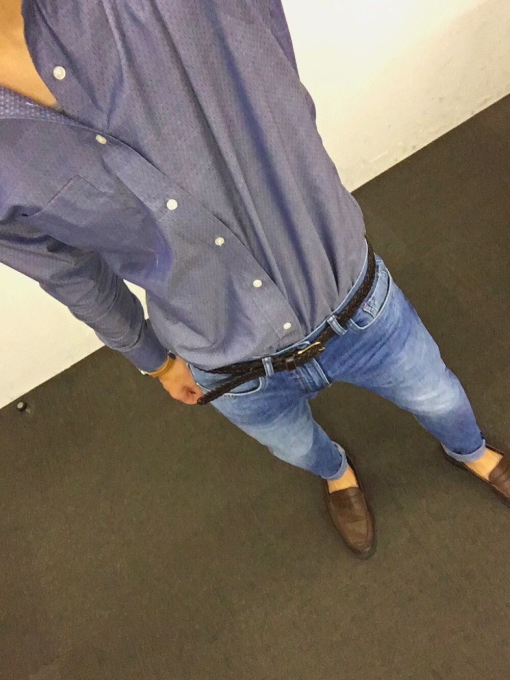 「スーツスタイル、シャツスタイル、シャツイン、柄シャツ、ブルー、dholic、ローファー、デニム、デニムパンツ」｜「SUIT.のアイテム（シャツ/ブラウス、ブルー系）」を使った、PITRYUさん（メンズ・174cm）の夏コーディネートの1枚目の写真