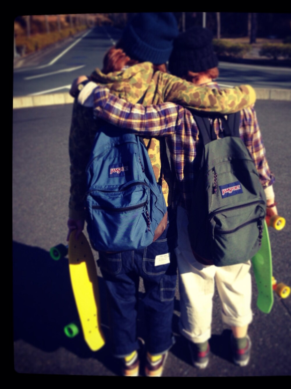 「古着、スウェット、スニーカー、デニム、リュック、ニット帽、カモフラ、ネイビー、靴下屋、BEAMS BOY」｜「BEAMS BOYのBEAMS BOY / カモフラージュ プリントプルオーバーパーカ **（スウェット、その他）」を使った、manamiynさん（レディース・160cm）の春コーディネートの1枚目の写真