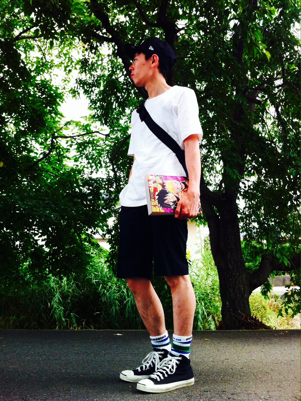 「コンバース、ショートパンツ、Sise、ジャックパーセル、ジャンプ、膝上ショーツ」｜「集英社の週刊少年ジャンプ（本、レッド系）」を使った、Heroさん（メンズ・173cm）の夏コーディネートの1枚目の写真