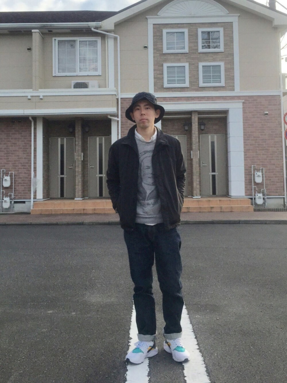 「デニム、古着MIX、エアハラチ、バッハ、花粉症、パパコーデ、公園、GOODENOUGH、THE NORTH FACE」｜「GOODENOUGHのアイテム（ハット、ブラック系）」を使った、Heroさん（メンズ・173cm）の冬コーディネートの1枚目の写真