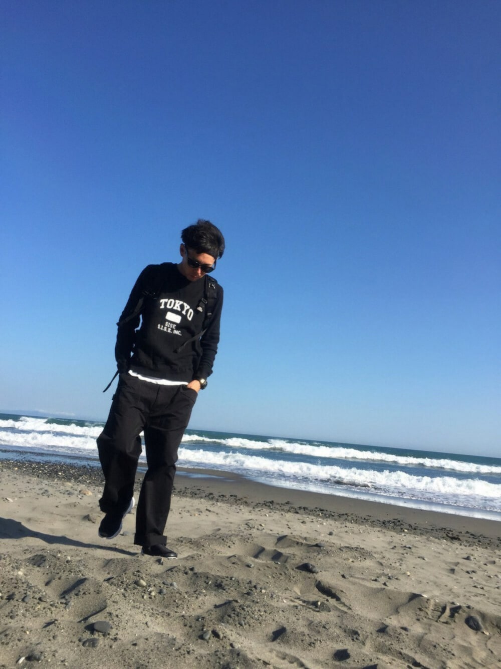 「海、休日スタイル、オールブラック、Sise、NIKE、sockdart」｜「NIKEのアイテム（ヘアバンド、ブラック系）」を使った、Heroさん（メンズ・173cm）の秋コーディネートの1枚目の写真