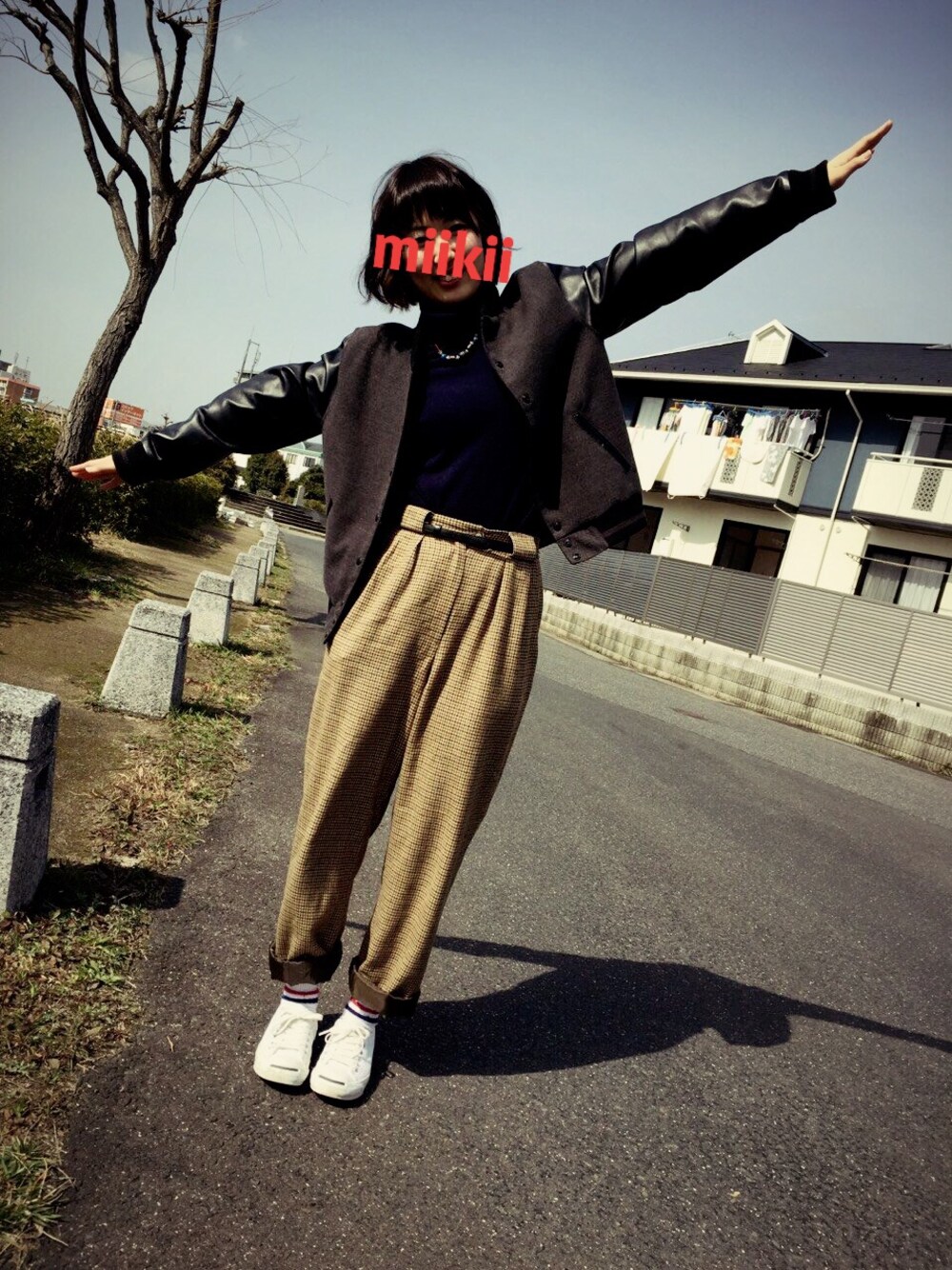 「古着、GU、UNIQLO、converse、ショートヘア」｜「UNIQLOのアイテム（Tシャツ/カットソー、ブルー系）」を使った、Miikiiさん（レディース・164cm）の冬コーディネートの1枚目の写真