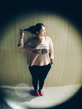 「NIKE（ナイキ）のアイテム（スニーカー、ピンク系）」を使った、Leezさん（レディース・169cm）の秋コーディネート