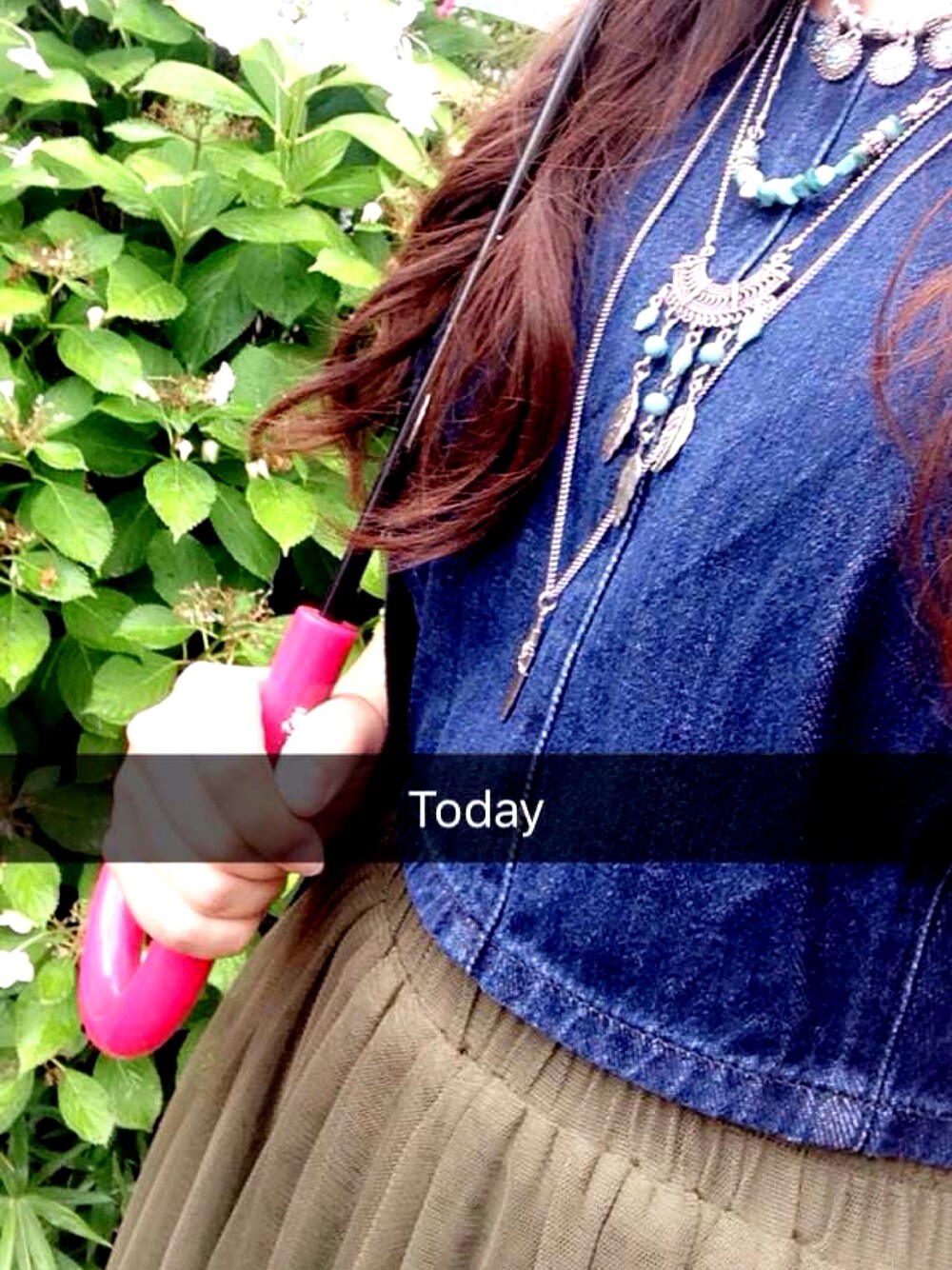 「rainyday、denim、チュールスカート」｜「FOREVER 21のアイテム（ベスト、ブルー系）」を使った、Sumire.さん（レディース・153cm）の夏コーディネートの1枚目の写真