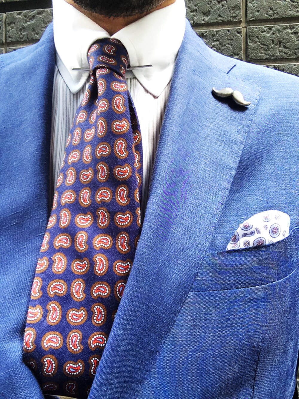 「リネン、ペイズリー、ビジネススタイル、クレリックシャツ、スーツスタイル、 カラーバー」｜「THE SUIT COMPANYのリネンスーツ（セットアップ、ブルー系）」を使った、あらたくんさん（メンズ・178cm）の夏コーディネートの1枚目の写真
