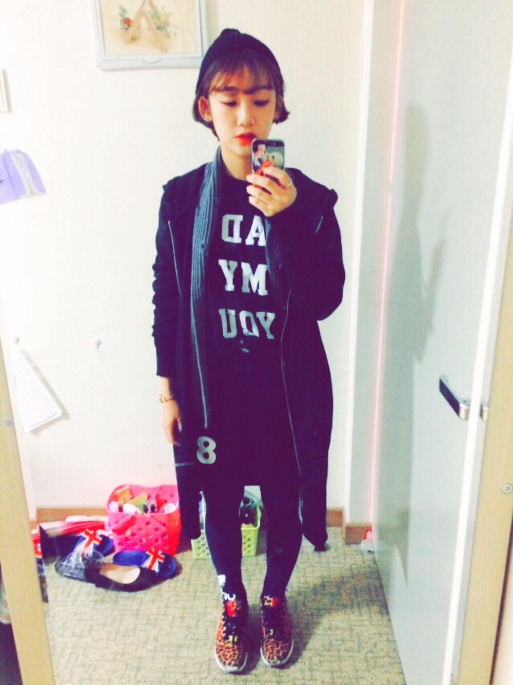 「street、streetfashion、daily look、adidas originals、iPhone5s」｜「adidas Originalsのウィメンズ アディダス オリジナルス フラックス レオパード adidas Originals ZX FLUX W M21365（スニーカー、ブラウン系）」を使った、챈이さん（レディース・160cm）の秋コーディネートの1枚目の写真