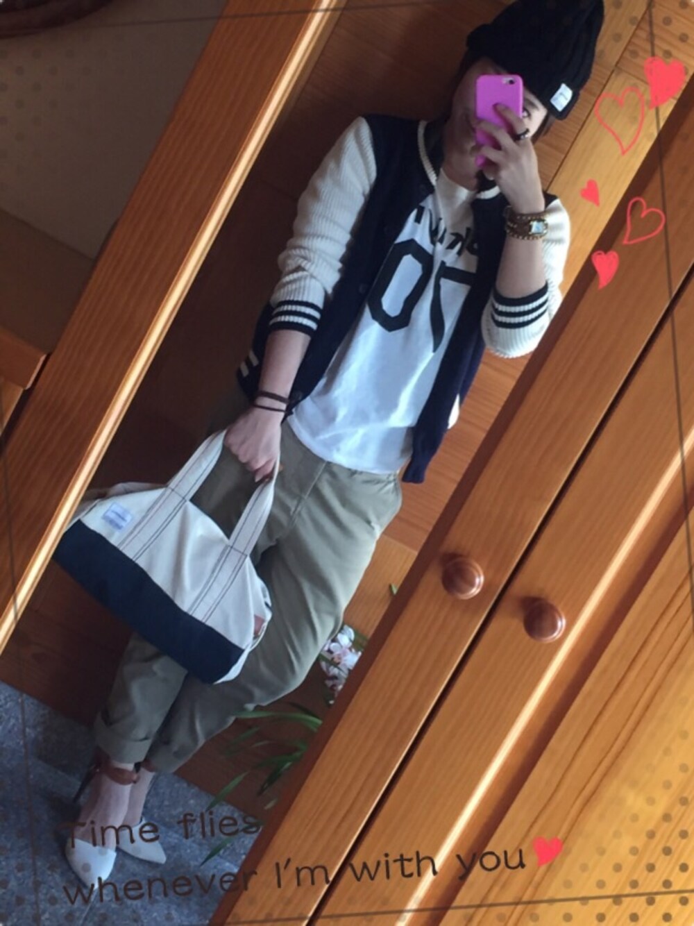 「スタジャン、チノパン、ベージュのチノパン、TODAYFUL、Tシャツ」｜「TODAYFULのアイテム（Tシャツ/カットソー、ホワイト系）」を使った、yukacocoさん（レディース・160cm）の冬コーディネートの1枚目の写真