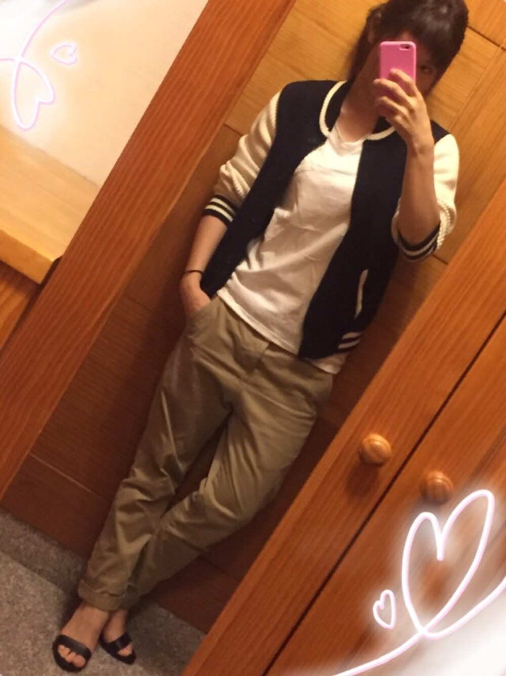 「チノパン、ベージュのチノパン、シンプルコーデ、TODAYFUL、スタジャン」｜「TODAYFULのアイテム（Tシャツ/カットソー、ホワイト系）」を使った、yukacocoさん（レディース・160cm）の春コーディネートの1枚目の写真