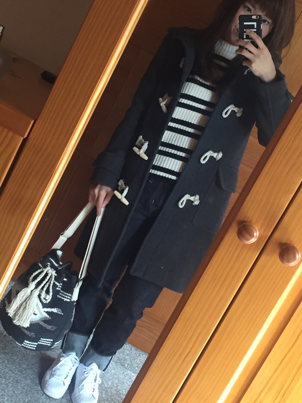 「ダッフル、ダッフルコート、TODAYFUL、スーパースター、adidas、ボーダー、ボーダートップス」｜「TODAYFULのアイテム（ダッフルコート、グレー系）」を使った、yukacocoさん（レディース・160cm）の秋コーディネートの1枚目の写真