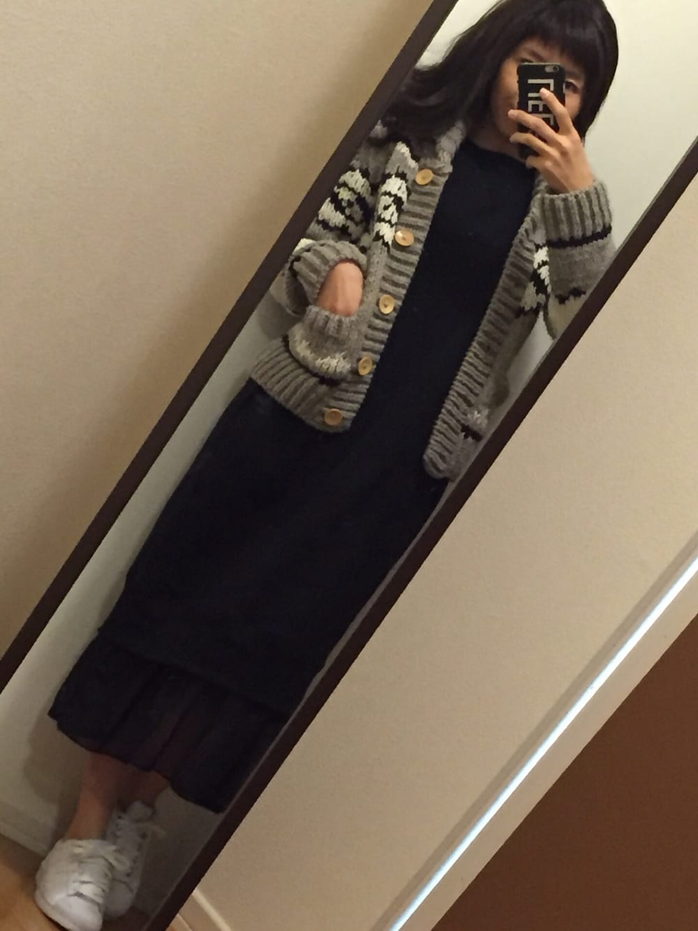 「カウチン、カウチンニット、スウェットワンピース、TODAYFUL、スーパースター、adidas、スニーカーコーデ」｜「TODAYFULのレイヤードスエットワンピース（ワンピース、ブラック系）」を使った、yukacocoさん（レディース・160cm）の冬コーディネートの1枚目の写真