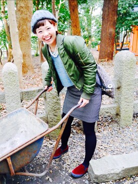 「OZOC（オゾック）のアイテム（スタジャン）」を使った、EMI FUCHIGAMIさん（レディース・165cm）の冬コーディネート