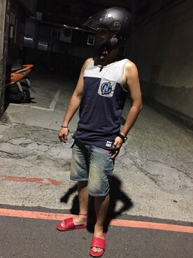 「アイテム（ビーチサンダル、レッド系）」を使った、GIBEさん（メンズ・174cm）の夏コーディネート