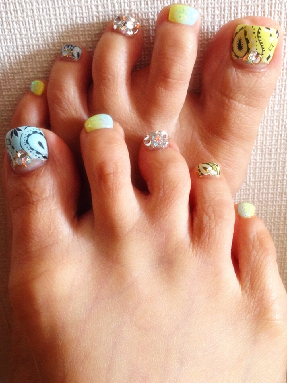 「NAILSのアイテム（その他、イエロー系）」を使った、NassYさん（レディース・162cm）の夏コーディネートの1枚目の写真