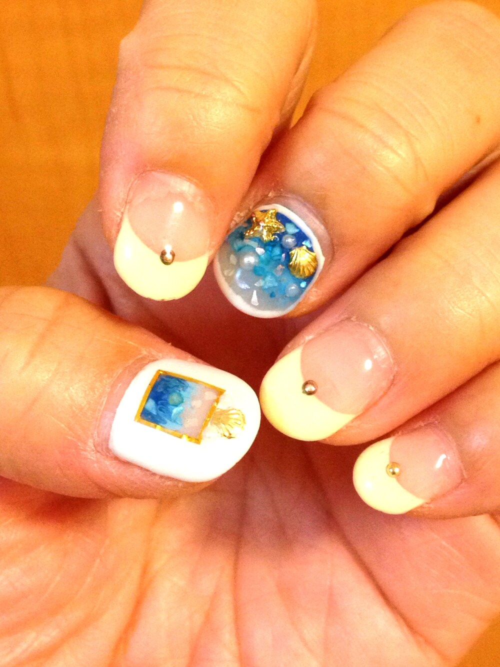 「NAILSのアイテム（その他、ブルー系）」を使った、NassYさん（レディース・162cm）の夏コーディネートの1枚目の写真