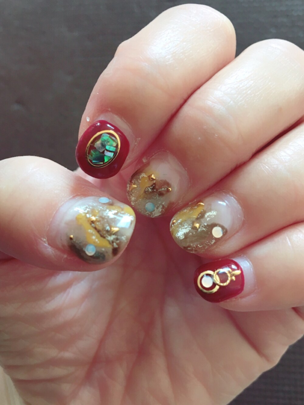 「NAILSのアイテム（その他、レッド系）」を使った、NassYさん（レディース・162cm）の秋コーディネートの1枚目の写真