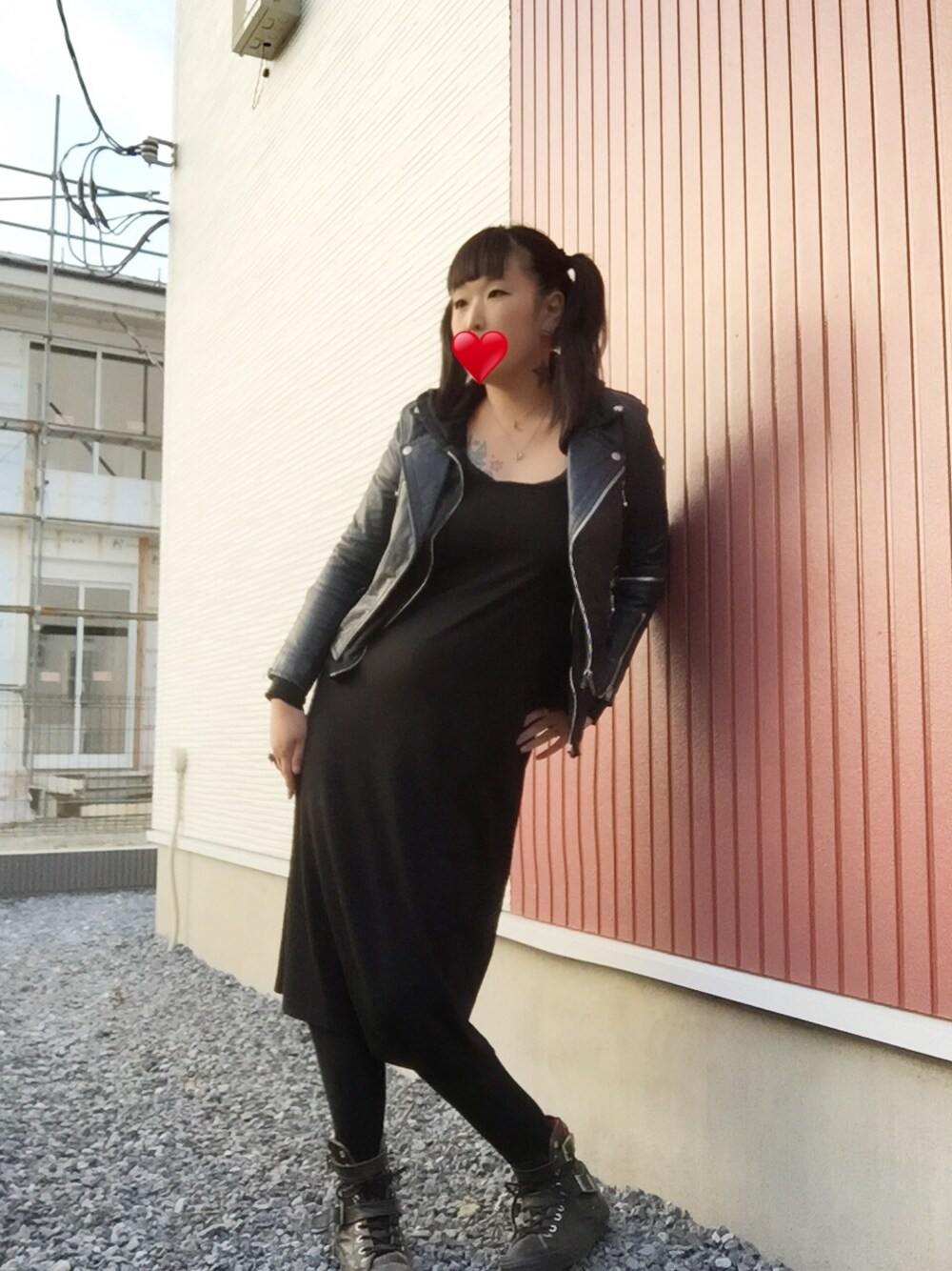 「royal pussy、ライダース、converse、黒」｜「牛革ライダースのアイテム（ライダースジャケット、ブラック系）」を使った、りちうむさん（レディース・165cm）の秋コーディネートの1枚目の写真
