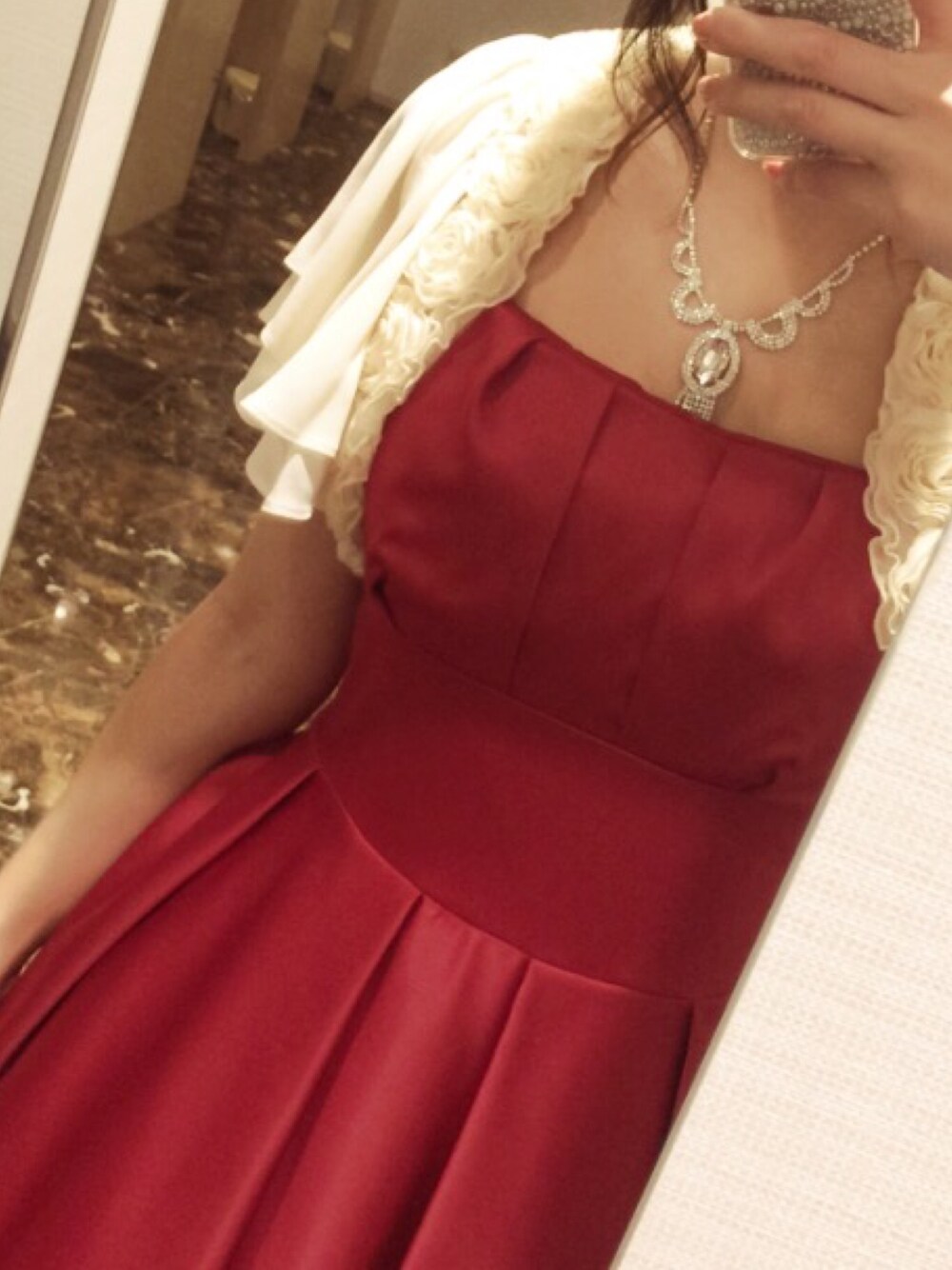「赤ドレス、結婚式お呼ばれ、キラキラ、フォーマル」｜「no brandのアイテム（ドレス、レッド系）」を使った、くるみさん（レディース・160cm）の冬コーディネートの1枚目の写真