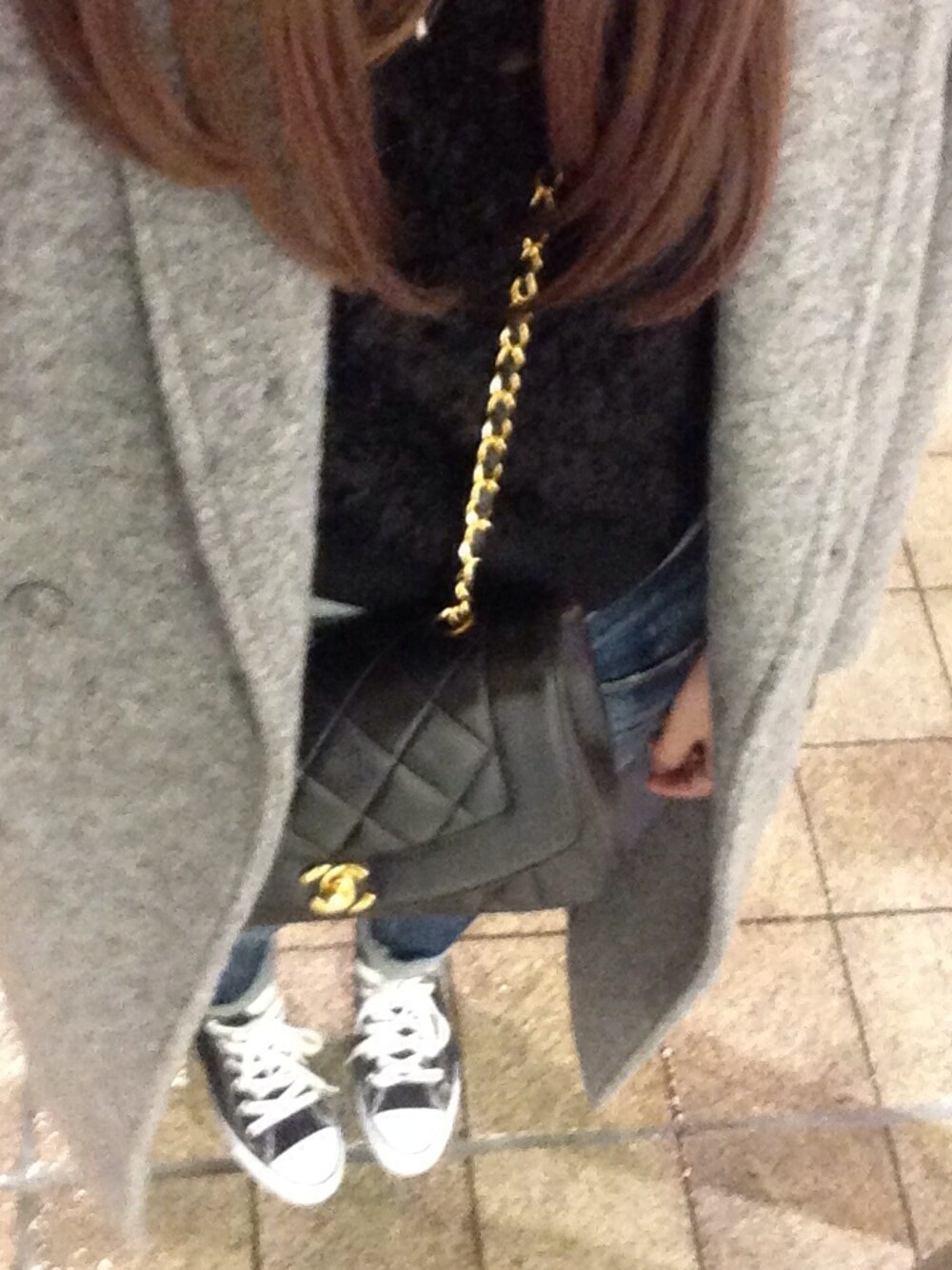 「チェスターコート、グレー、シャネル、Ungrid、converse」｜「MOUSSYのアイテム（チェスターコート、グレー系）」を使った、chiiーさん（レディース・164cm）の冬コーディネートの1枚目の写真